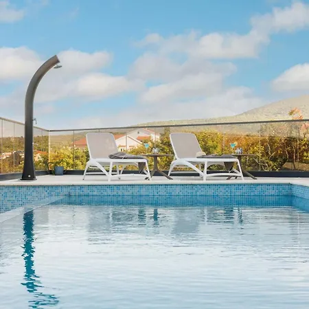 Brandneue - Pool Mit Panoramablick Aufs By Interhome *