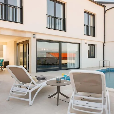 Brandneue - Pool Mit Panoramablick Aufs By Interhome *