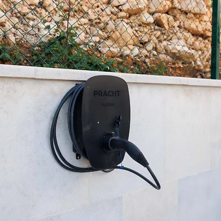 Brandneue - Pool Mit Panoramablick Aufs By Interhome Feriehus *