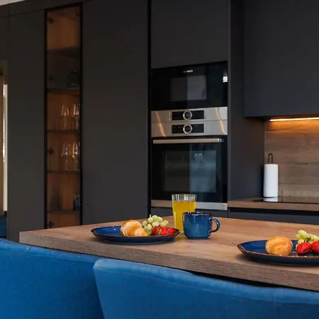 Brandneue - Pool Mit Panoramablick Aufs By Interhome