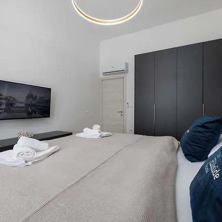 Brandneue - Pool Mit Panoramablick Aufs By Interhome