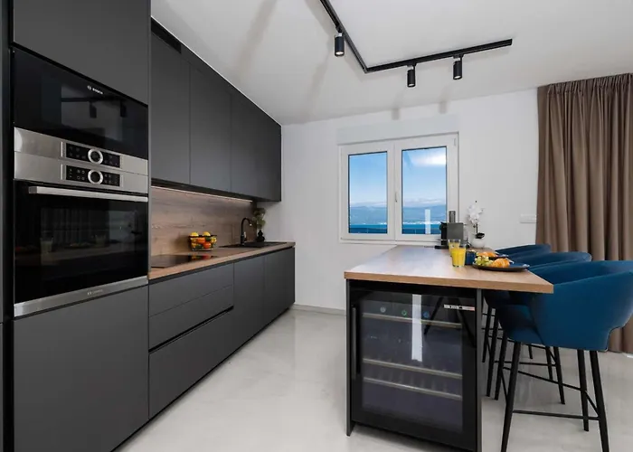 Brandneue - Pool Mit Panoramablick Aufs By Interhome Feriehus *