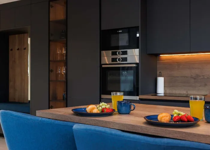 Brandneue - Pool Mit Panoramablick Aufs By Interhome