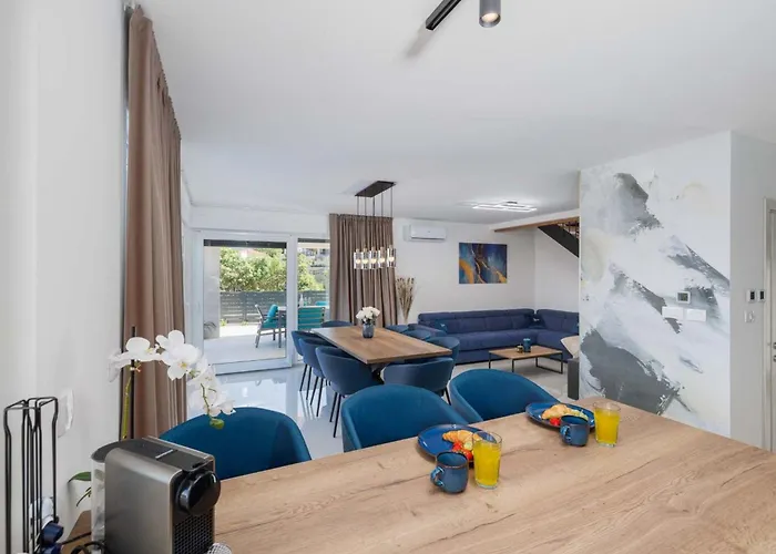 Brandneue - Pool Mit Panoramablick Aufs By Interhome Feriehus *