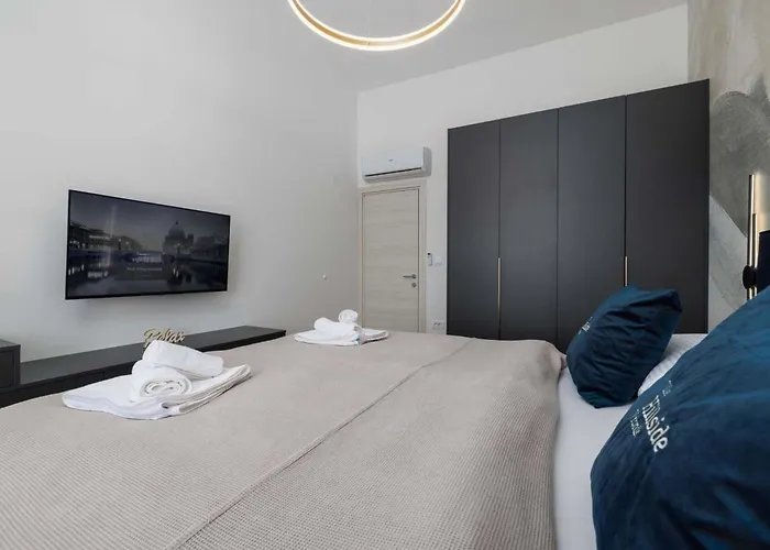 Brandneue - Pool Mit Panoramablick Aufs By Interhome