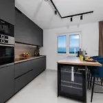 Brandneue - Pool Mit Panoramablick Aufs By Interhome 펜션 *