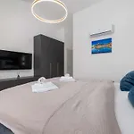 Brandneue - Pool Mit Panoramablick Aufs By Interhome