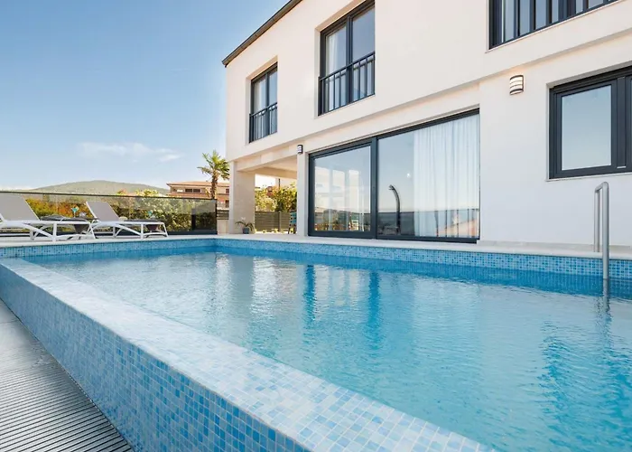 Casa vacanze Brandneue - Pool Mit Panoramablick Aufs By Interhome